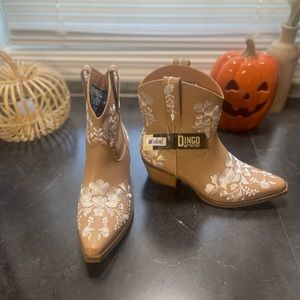 DINGO cowgirl boots size 7